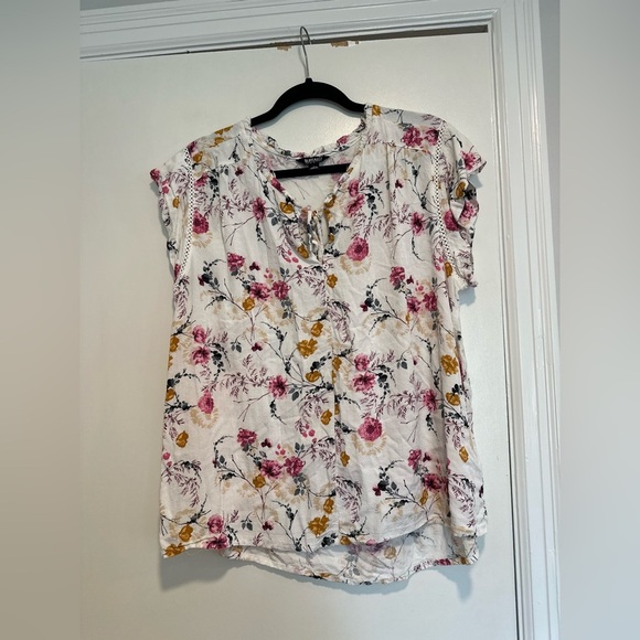Buffalo David Bitton Women's Large Floral Printed V Neck Flutter Sleeve Top. - Picture 1 of 11